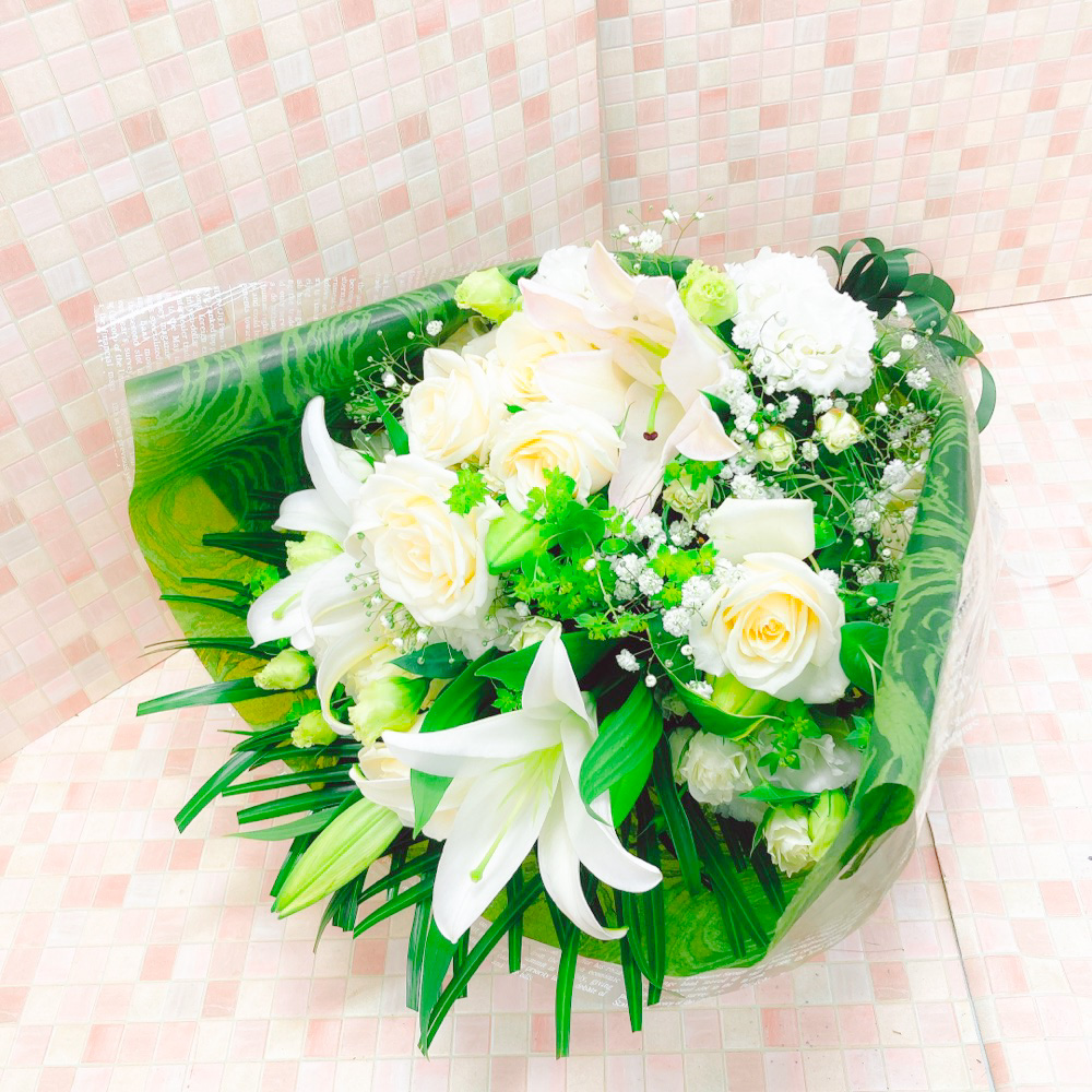 白ユリと白バラと白トルコキキョウのホワイトな花束（H75）【送料無料】