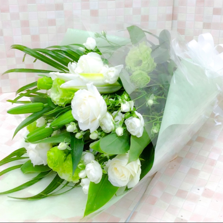 白とグリーンのさわやかツートーン花束（H60）