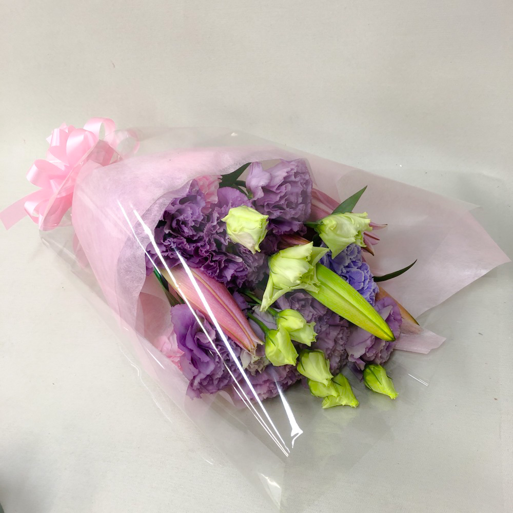 ピンクのユリとトルコキキョウのモーブ系花束（H60）