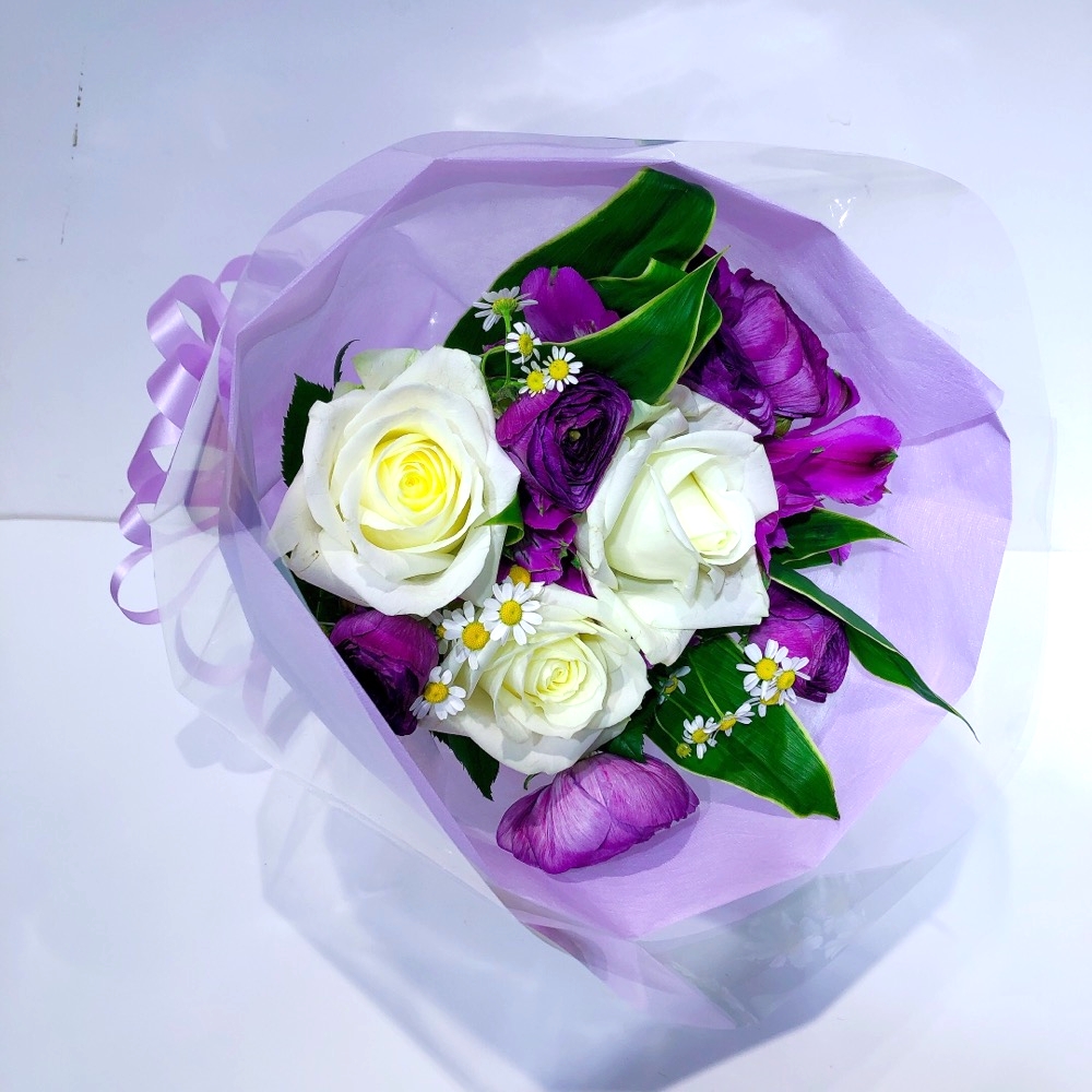 白バラとバイオレットのブーケ風花束（H35）