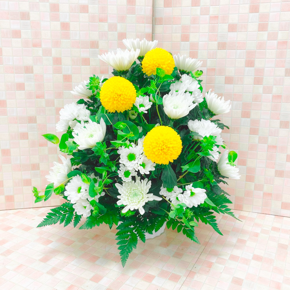 【供花】黄色のピンポンマムと菊のアレンジメント（H40）