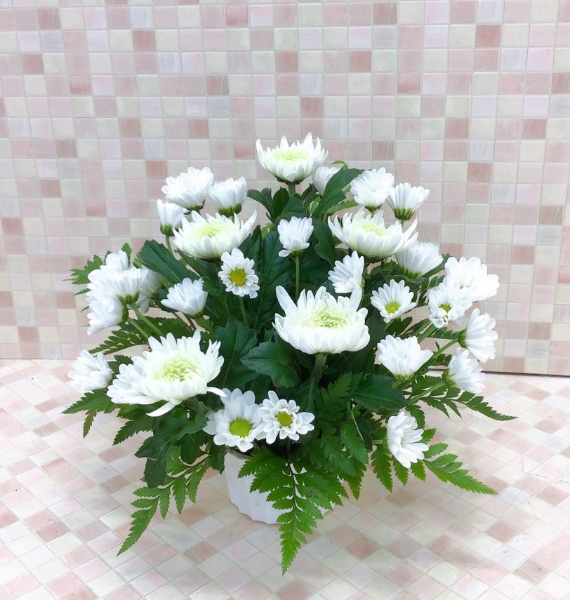 【供花】菊とスプレーマムのアレンジメント（H26）