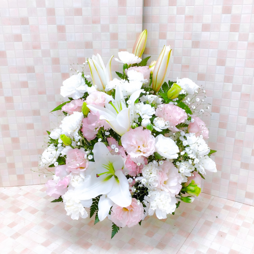 【御供】白ユリと洋花のアレンジメント〈ピンク〉（H40）【送料無料】