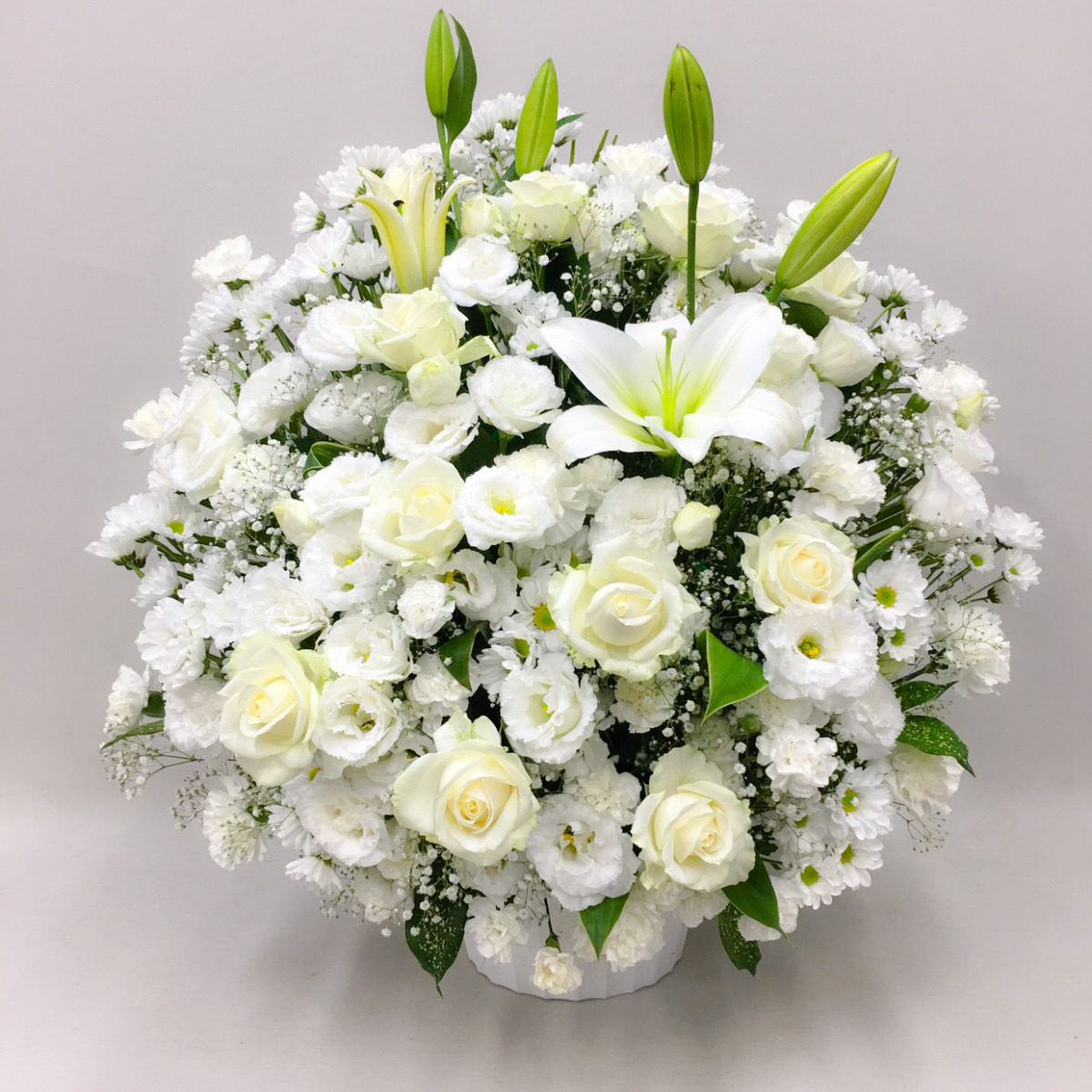 【供花】白バラのスフェアアレンジメント（H75）【送料無料】