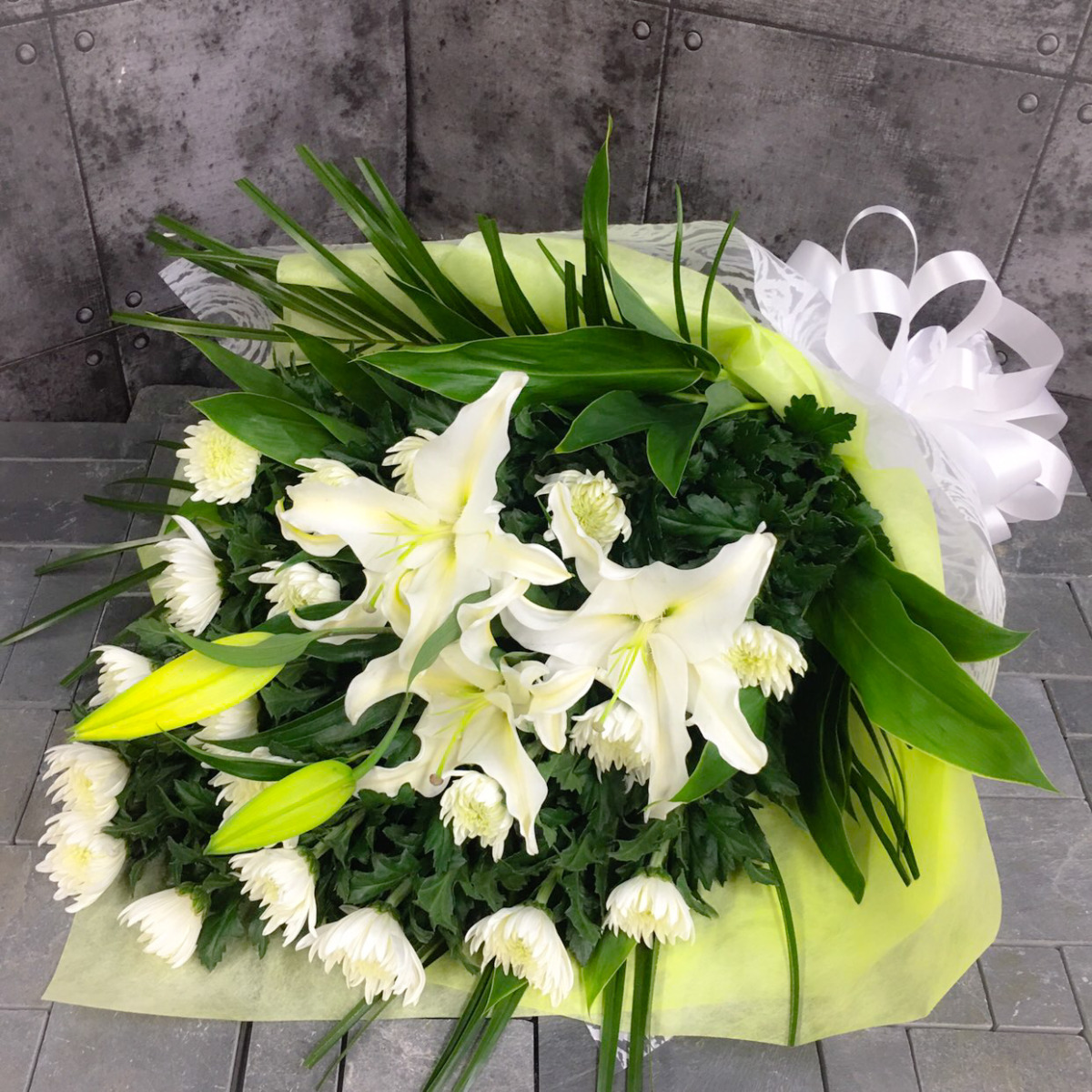 【御供】白ユリと白菊の花束（H80）【送料無料】